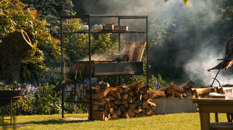 Feast Over Fire At The Farmhouse At Redcoats 50