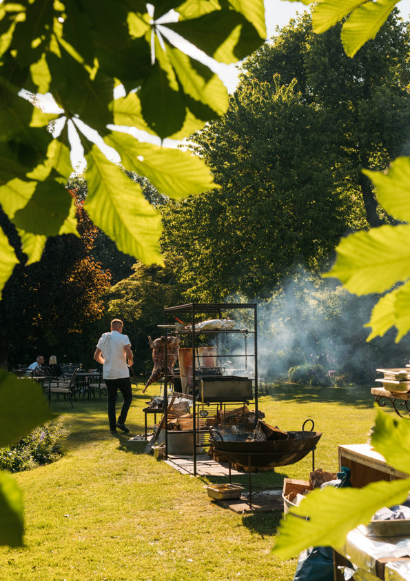 Feast Over Fire At The Farmhouse At Redcoats 29