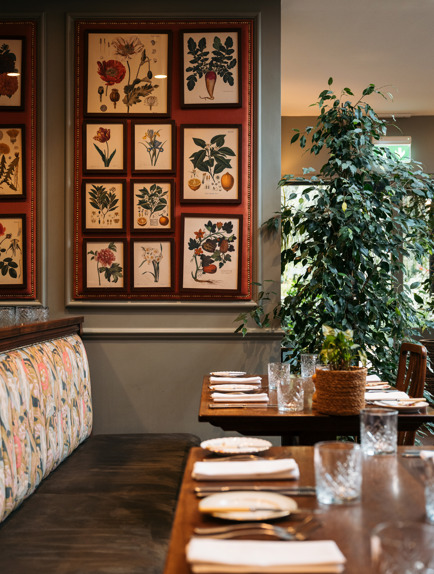 Farmhouse At Redcoats Feasting Dinner 4