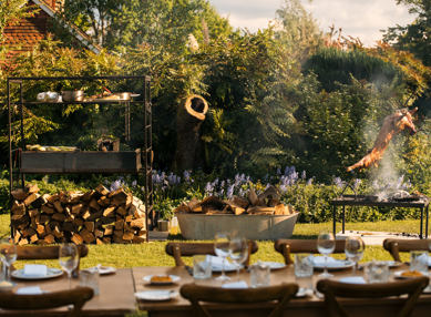 Feast Over Fire At The Farmhouse At Redcoats 92