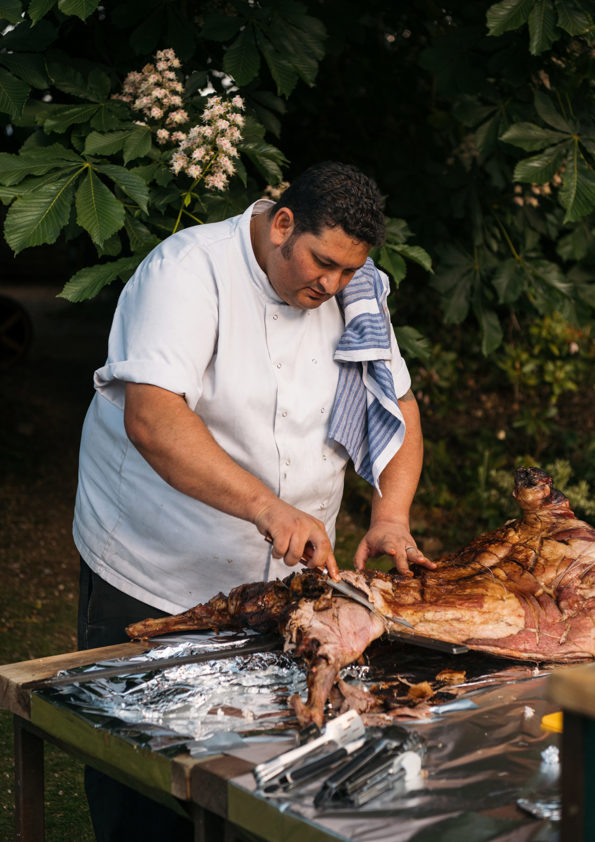 Feast Over Fire At The Farmhouse At Redcoats 123