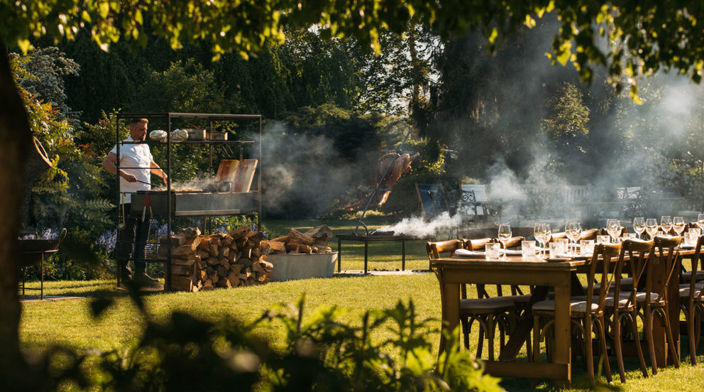 Feast Over Fire At The Farmhouse At Redcoats 59